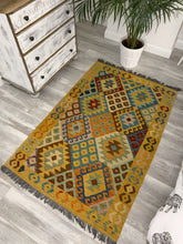 Load image into Gallery viewer, Handmade Kilim Wool Rug
